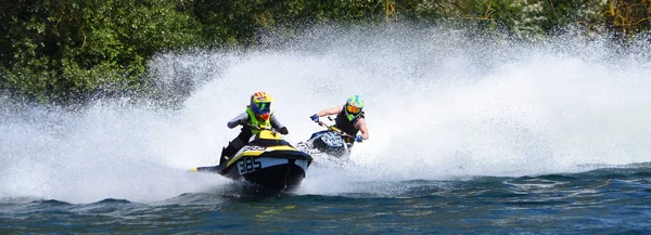 Jet Ski Racers Konkurrens Händelse Sjön Gör Hel Del Spray — Stockfoto