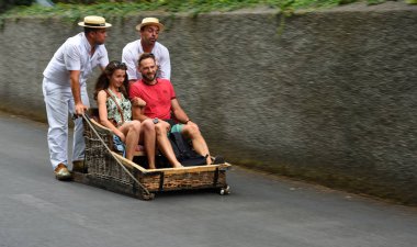 FUNCHAL, MADEIRA, PORTUGAL - 26 Haziran 2019: Funchal Madeira çifti.