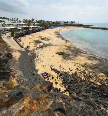 Bu adam Playa Blanca Lanzarote 'da Flamingo plajı yaptı..