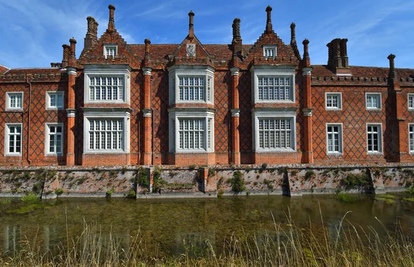 Helmingham Sufolk Inglândia Agosto 2019 Helminngham Hall Suffolk Janelas Tijolos — Fotografia de Stock