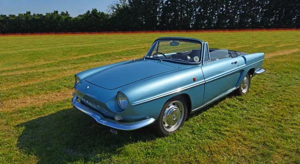 Little Gransden Cambridgeshire England August 2019 Classic Metallic Blue Renault — Stock Photo, Image