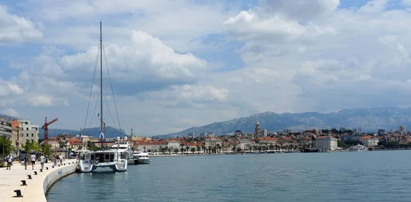 克罗地亚斯普利特 Split Croatia 2019年6月10日 拥有游艇的斯普利特海滨和码头 克罗地亚 — 图库照片