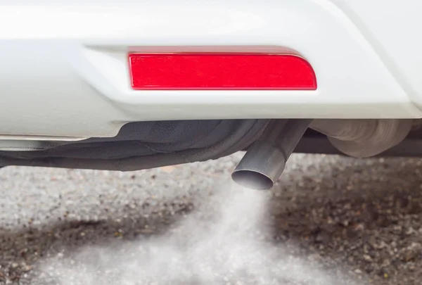 Exhaust fumes from car exhaust pipe, Engine Problems — Stock Photo, Image