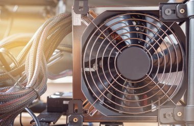 bir bilgisayarın güç kaynağı