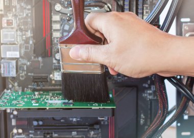 Bilgisayar temizleme fırçası, bilgisayar onarım kavramı ile
