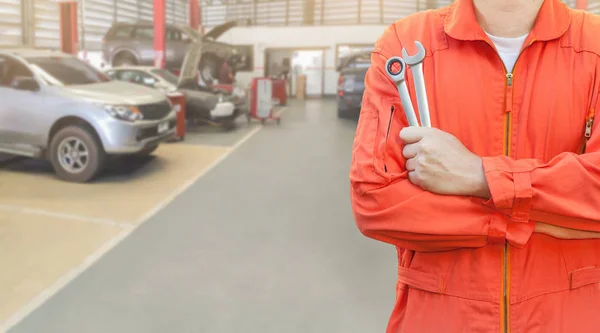 Chiave di tenuta meccanica in garage — Foto Stock