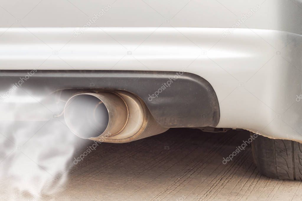 Combustion fumes of car exhaust pipe, The engine is not working properly