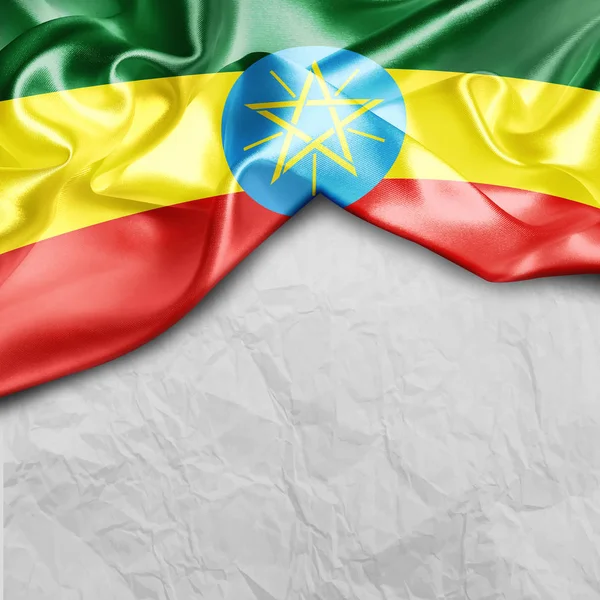 Etiyopya bayrağı sallayarak