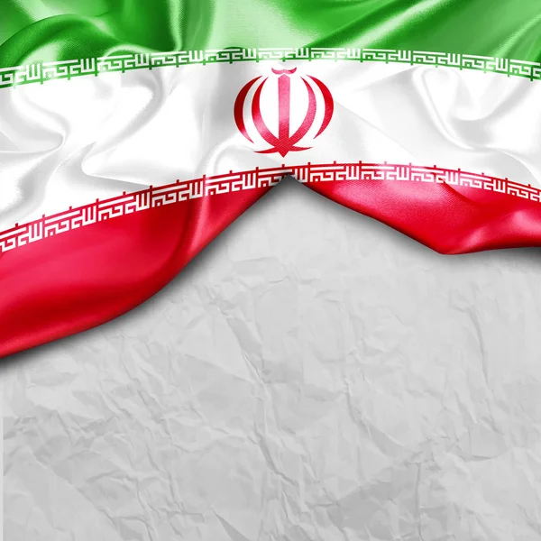 iran bayrağı sallayarak