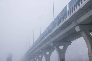 Şehir Smog Bridge'de