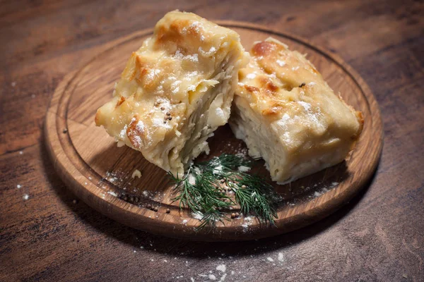 Fromage géorgien traditionnel achma tarte ; — Photo