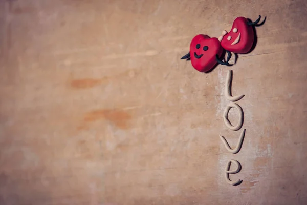 木製の背景に赤のバレンタインデー ハート; — ストック写真