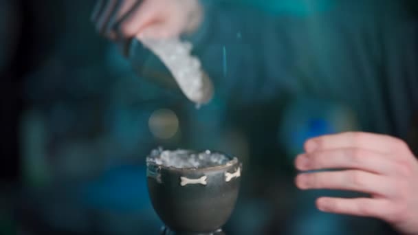 Barista preparing exotic cocktail with lemon liquor and juice — Stock Video