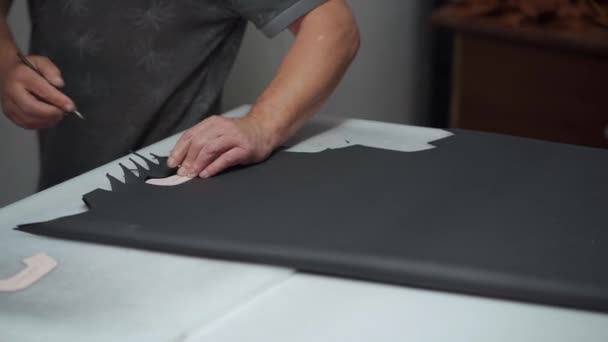 Man shaping leather for shoe with knife on factory — Stock Video