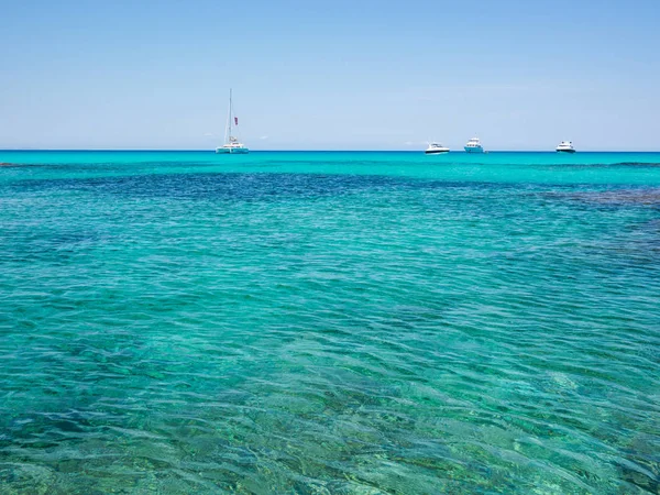 Aguas cristalinas de Formentera — Foto de Stock