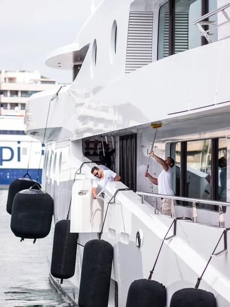 Cleaning the Ship — Stock Photo, Image