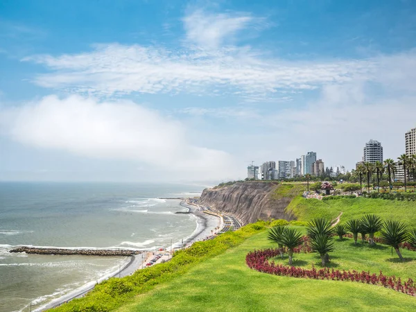 Vista da costa da Costa Verde em Lima — Fotografia de Stock