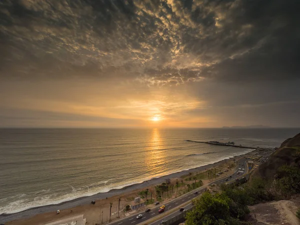 La puesta del sol en Lima — Foto de Stock
