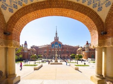 Sant Pau Hastanesi karmaşık ana binadan görünümünü