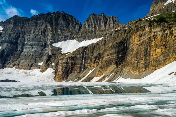 Grinnel παγετώνας με χιόνι και πάγο ολόγυρα, παγετώνας εθνικό πάρκο, Μοντάνα — Φωτογραφία Αρχείου