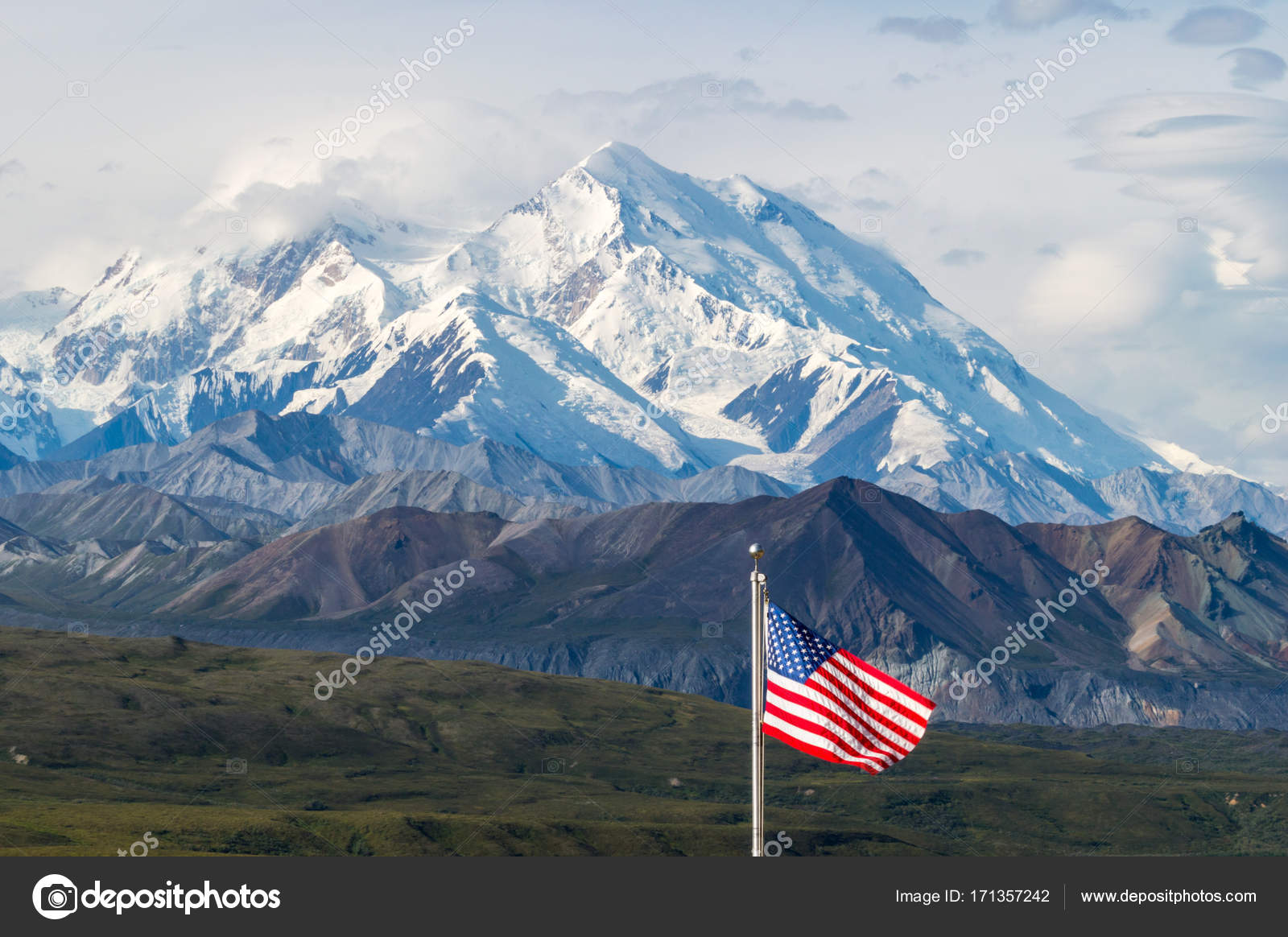 Mount Mckinley avec drapeau américain, Denali National Park, Alaska image  libre de droit par a.frankazoid.com © #171357242