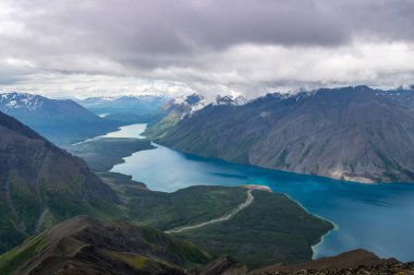 Kings tahta zammı Kluane Milli Parkı, Yukon, Kanada Kathleen Göl Manzaralı