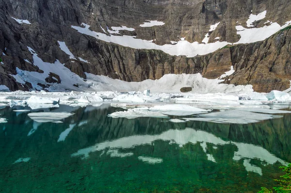 Lago Iceberg en el Parque Nacional Glaciar, Montana — Foto de Stock