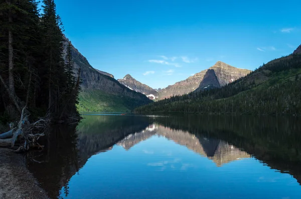 Dois Medicine Lake no Parque Nacional Glacier, Montana — Fotografia de Stock