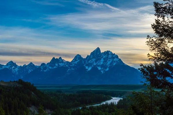 Bewolkte Hemel Grand Tetons Boven Uit — Stockfoto