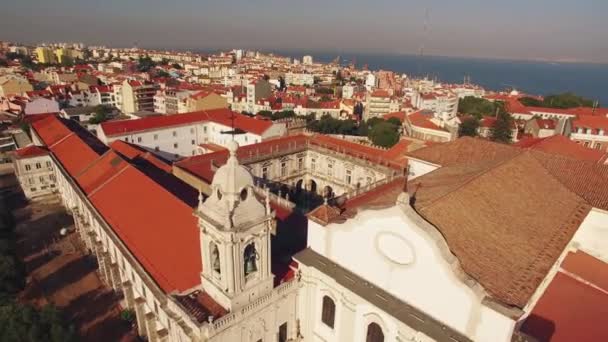 Vista panoramica Graca e Castello di San Jorge Lisbona aerea — Video Stock