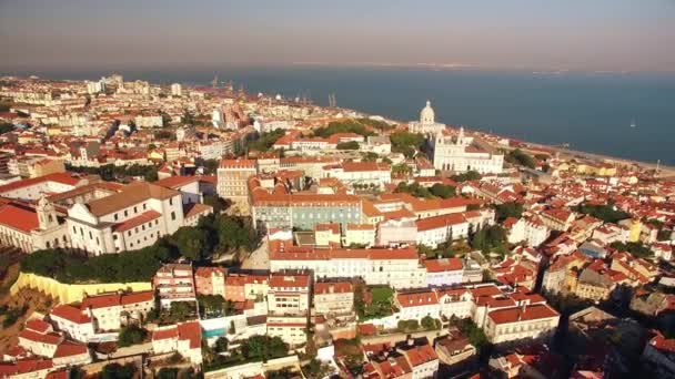 Vista panorâmica Graca e Castelo de São Jorge Aviação de Lisboa — Vídeo de Stock