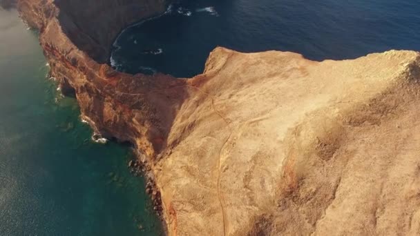 Vliegen boven Sao Lourenco schiereiland, Madeira, luchtfoto — Stockvideo