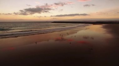 Okyanus havadan görünümü üzerinde güzel gün batımı