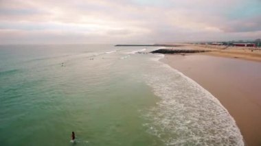 Costa Caparica plajda akşam havadan görünümü