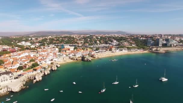 Panorama av vakker strand i Cascais Portugals flybilde – stockvideo