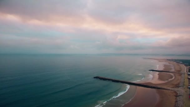 Costa Caparica Spiaggia di sera vista aerea — Video Stock