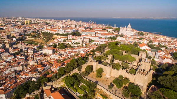 Burg von saint george und tagus fluss lisbon blick von oben — Stockfoto