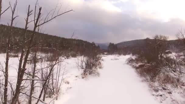 Inverno nas montanhas Urais. A Rússia. Bashkortostan. vista aérea — Vídeo de Stock