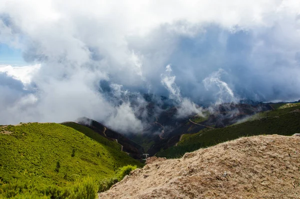 Панорамний вид на пагорби з записаного лісу. Жовтень 2016 Мадейра — стокове фото