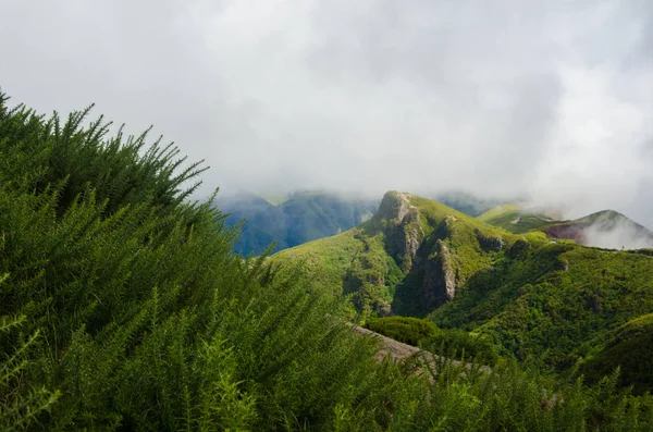 Хмари над красиві гори Мадейри — стокове фото