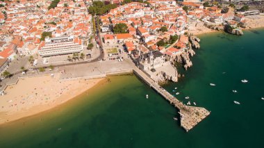 İnsanlar Cascais Portekiz havadan görünümü güzel plajlarda rahatlayın