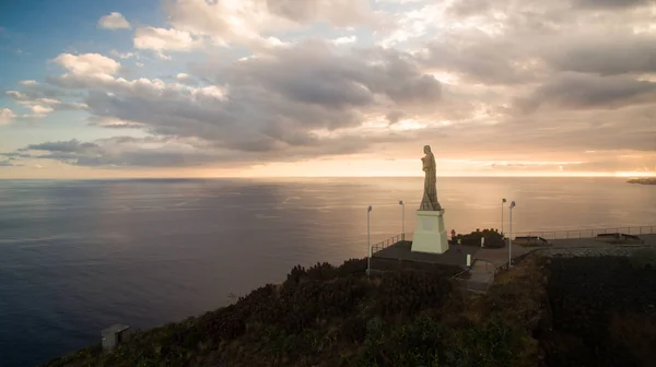 Chrystus królem posąg jest katolicka pomnik na wyspie Madera, Portugalia z lotu ptaka — Zdjęcie stockowe