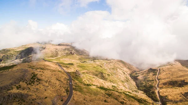 Красиві дорога на Піко де Areeiro Португалії, Мадейра, пташиного польоту — стокове фото
