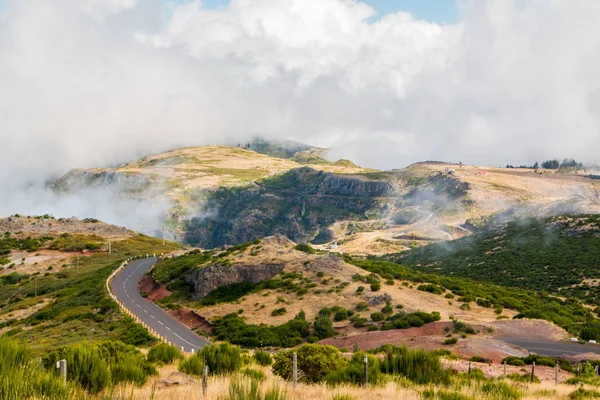 Краєвид дорогу до Pico робити Arieiro, Мадейра, Португалія — стокове фото