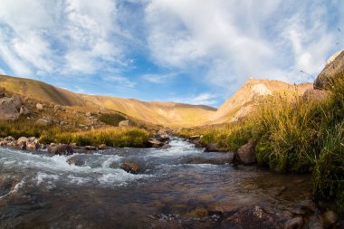 Görünümü güzel vadi dağlarda Tien Shan, Kazakistan.