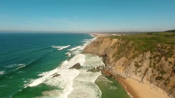 Scogliere e spiagge della costa occidentale del Portogallo aerea — Video Stock