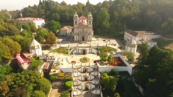 Fassade von bom jesus do monte, braga, portugal air view 7 oktober 2016 — Stockvideo