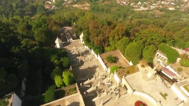 Escaleras a Bom Jesus do Monte, Braga, Portugal vista aérea — Vídeo de stock