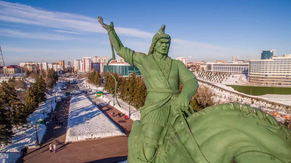Salavat Yulaev Ufa içinde anıt Close-Up kış hava görünümünü