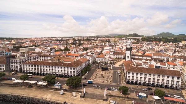 Luftaufnahme des Stadtzentrums und der Praca da Republica in Ponta delgada, Azoren, Portugal. 23. April 2017 — Stockfoto